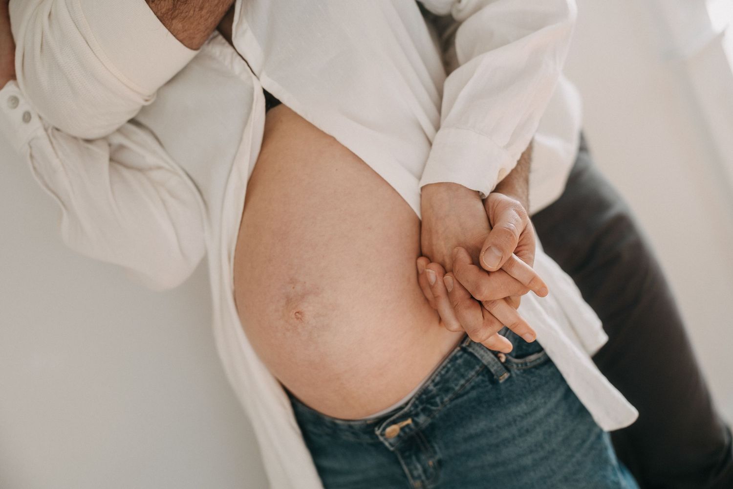 Studio Babybauch Shooting in Wien – zeitlose und elegante Schwangerschaftsfotos