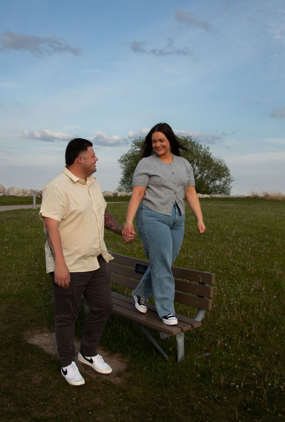 Couples photo shoot Milwaukee Wisconsin on lake front park