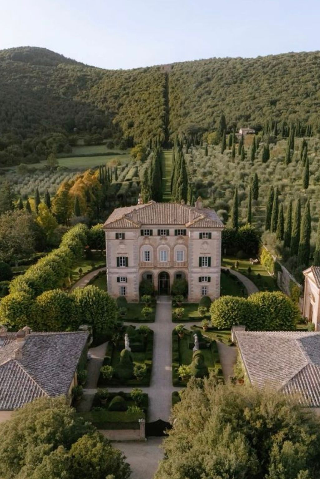 “Historic Florence venue details for luxury destination wedding in Italy”