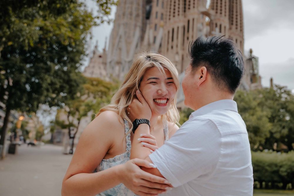 BarcelonaLoversPH capturing authentic connection in limited time.