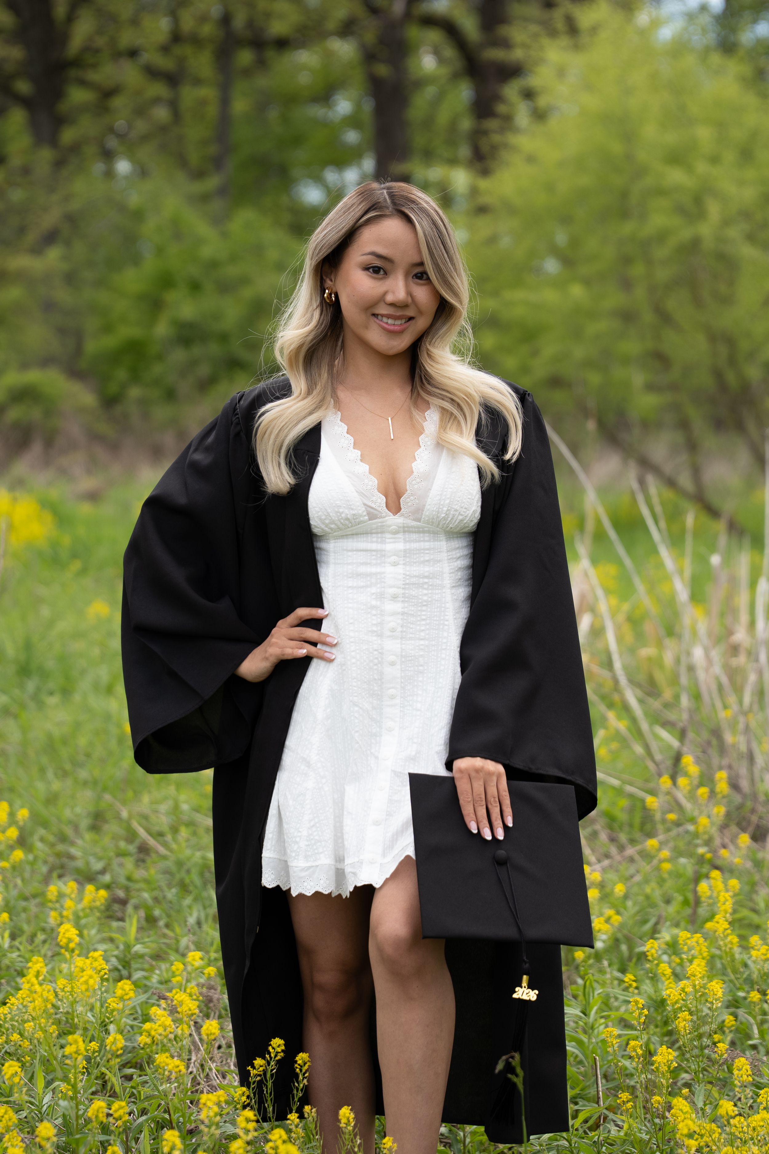 graduate photoshoot outdoor in beautiful greenery location in barrington IL