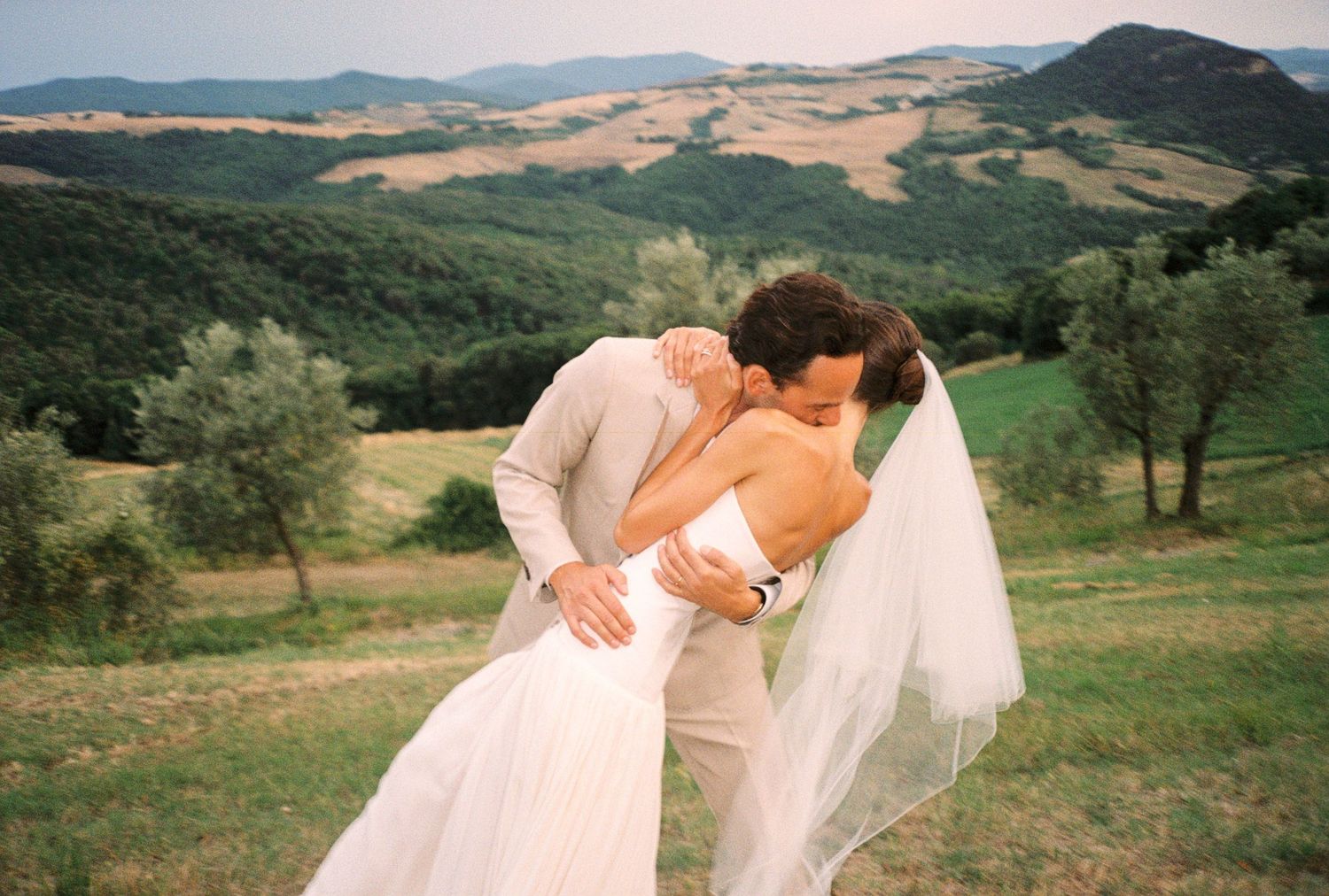 Wedding photographer Italy. 
Luxury destination wedding photography in Tuscany Amalfi Coast, Lake Como. 
Emotional wedding photos