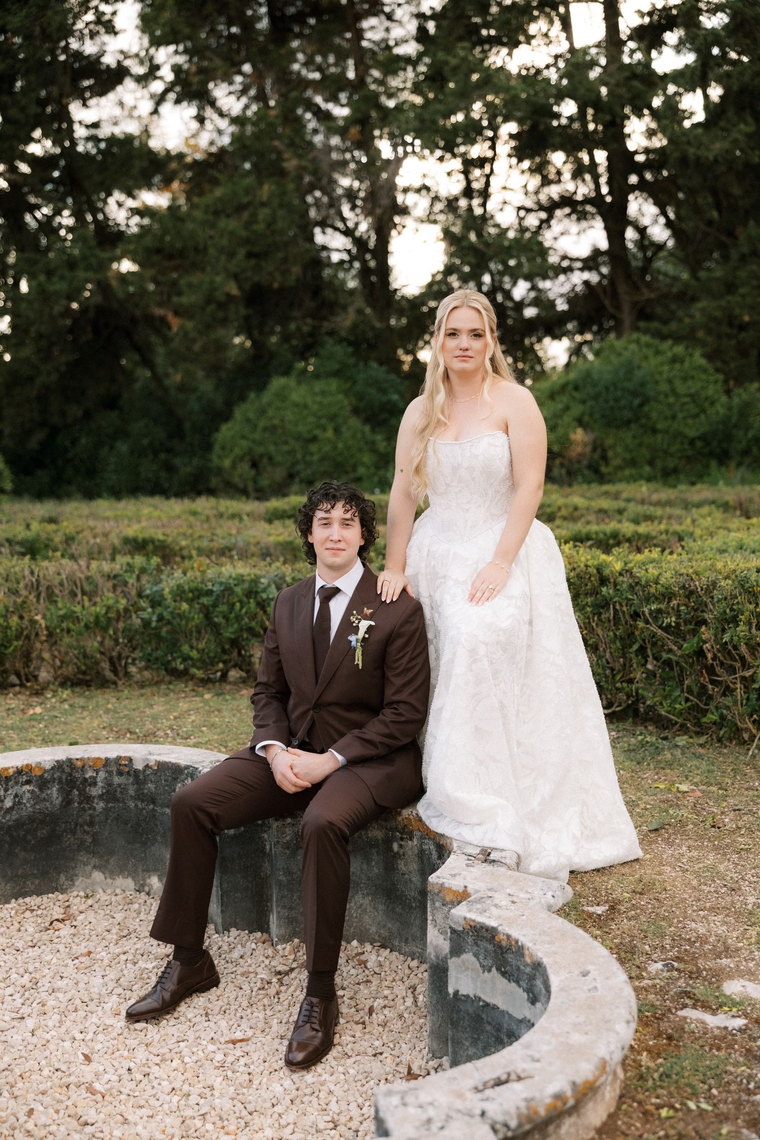Romantic wedding portraits inspired by Portuguese gardens and architecture