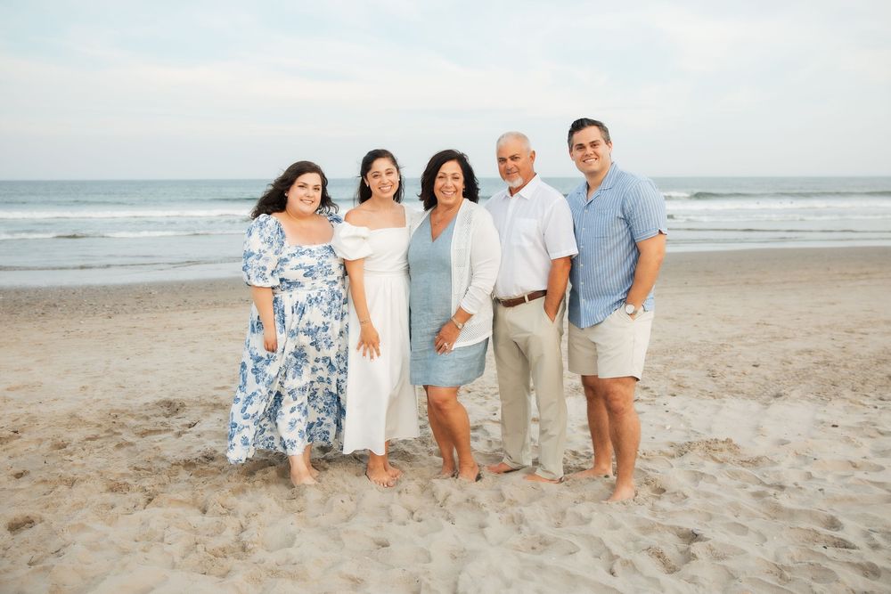 Large family group Narragansett Beach, photography, Bristol, Portsmouth Newport Rhode Island. Extended family photography