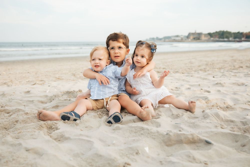 cousins group photo Narragansett Beach, photography, Bristol, Portsmouth Newport Rhode Island. Extended family photography