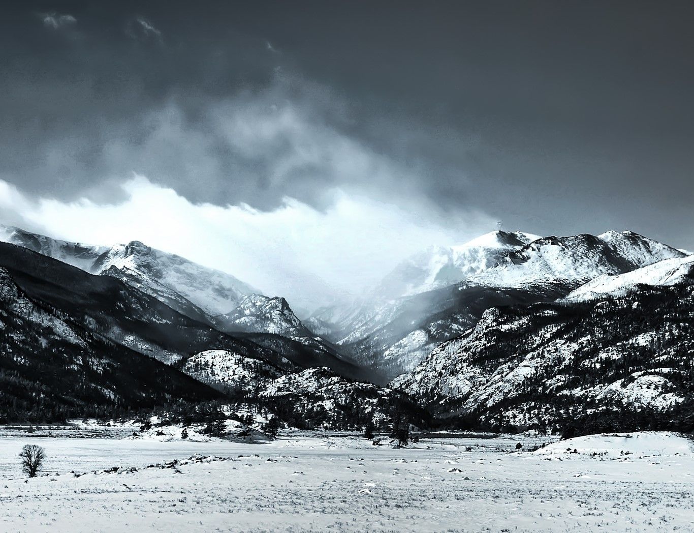 Black and white mountain range in Rocky Mountain National Park