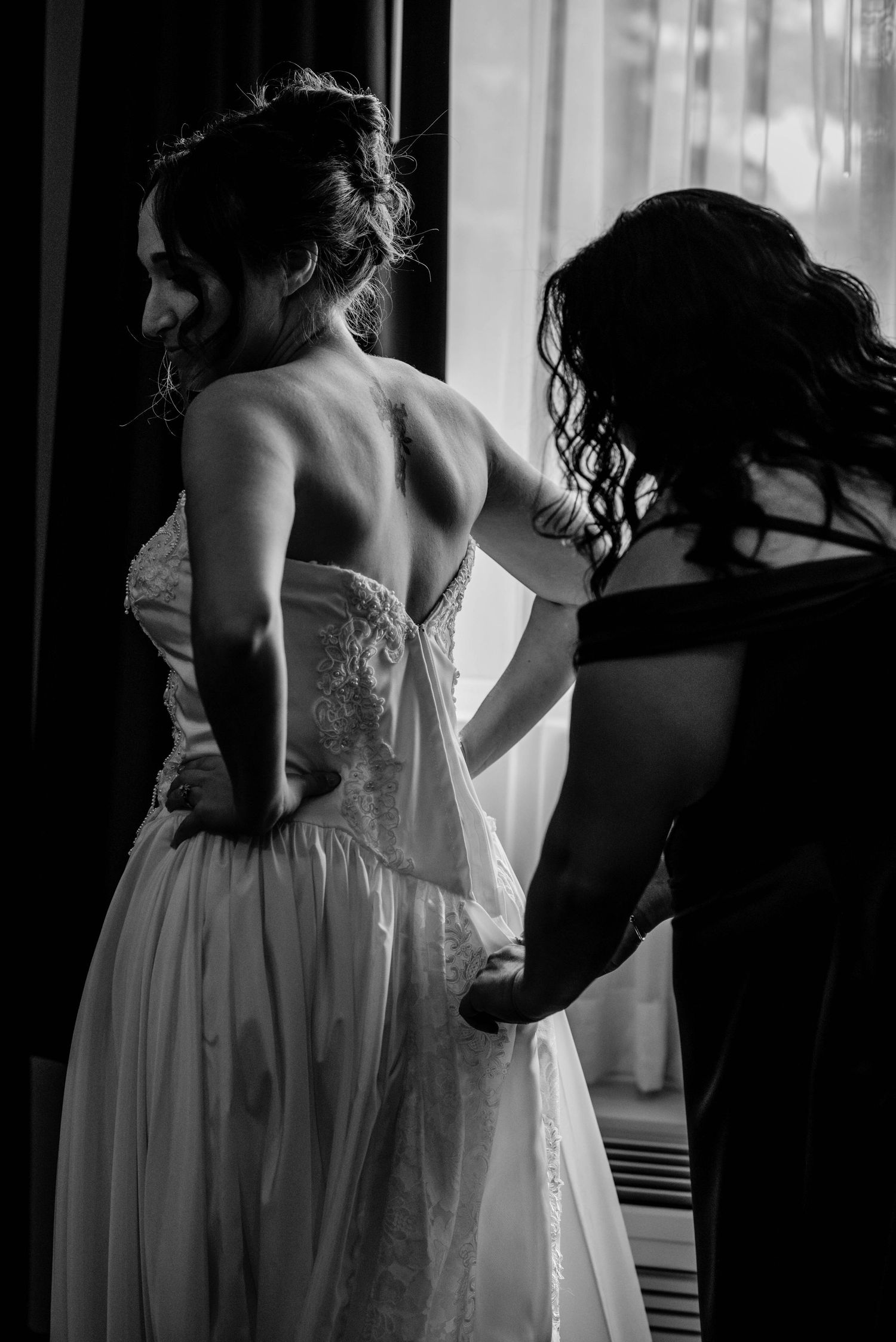 Wedding photography in Lindsay, Ontario capturing a bride getting ready with her maid of honour.