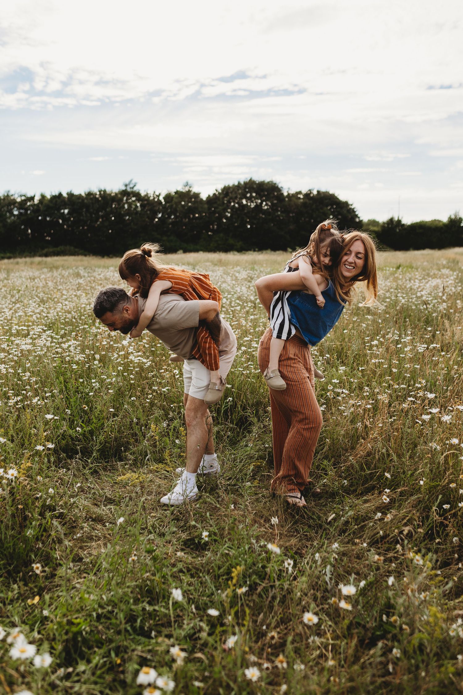 Family portrait at the beach, family portrait on a field, natural photography for families in Essex