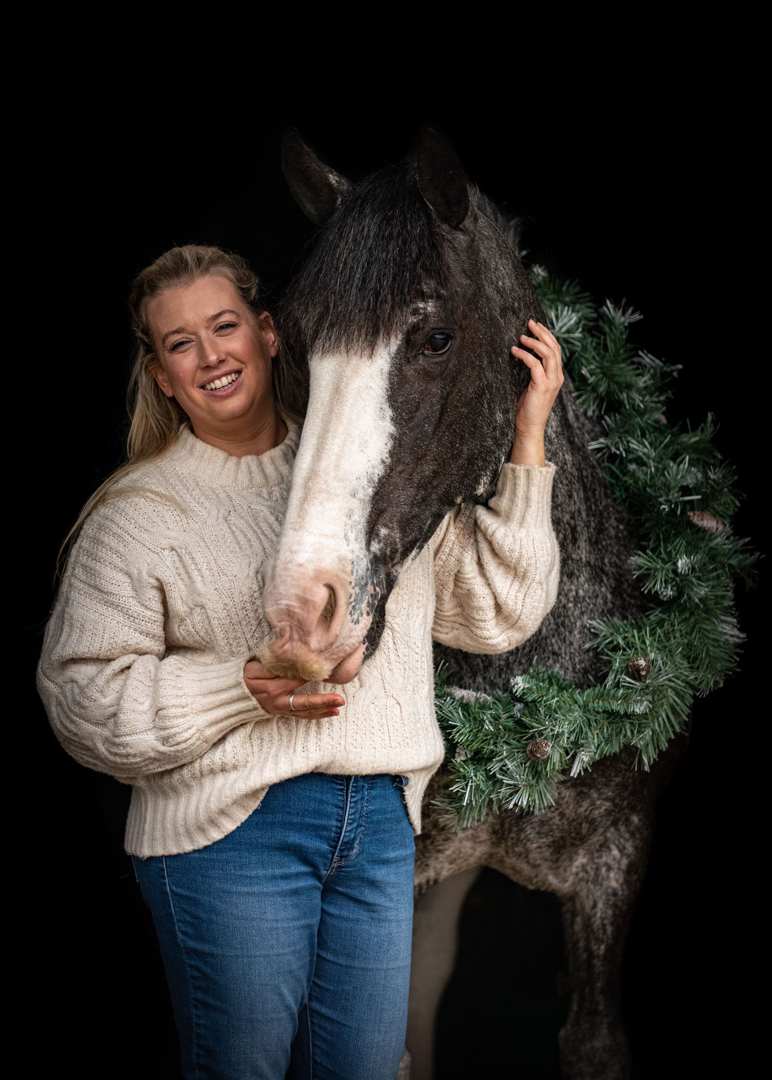 Equine headshot photographer UK
Luxury equine photographer Christmas offer
Christmas horse photography session Essex Hertfordshire
