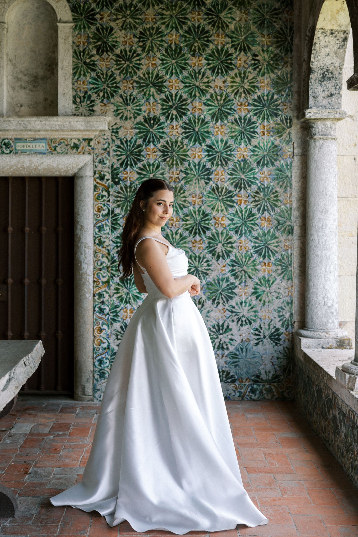 bride portrait with traditional Portuguese tiles at Palácio da Bacalhôa