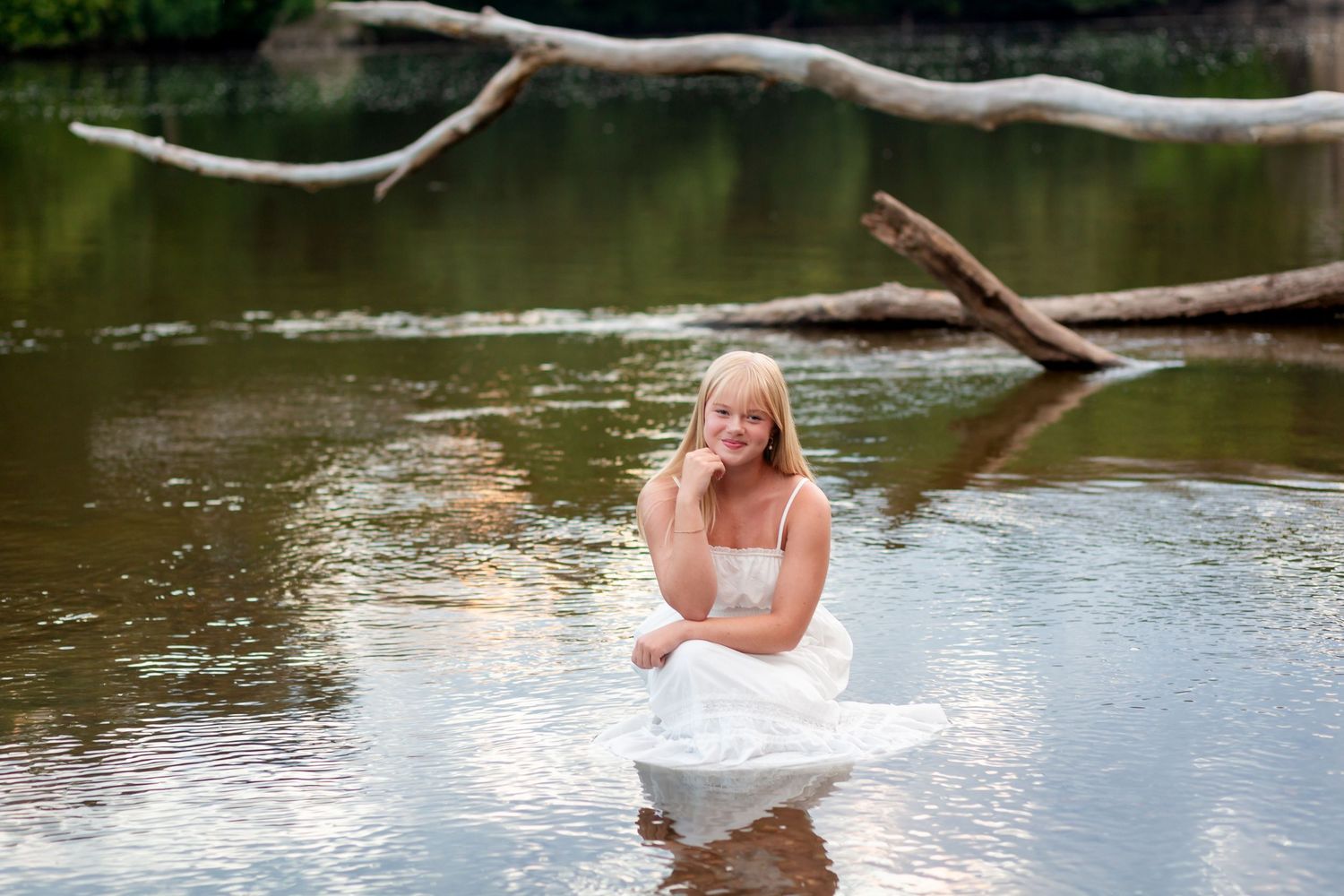 Palisades-Keperler park high school senior photo of a girl in a white dress in the water.