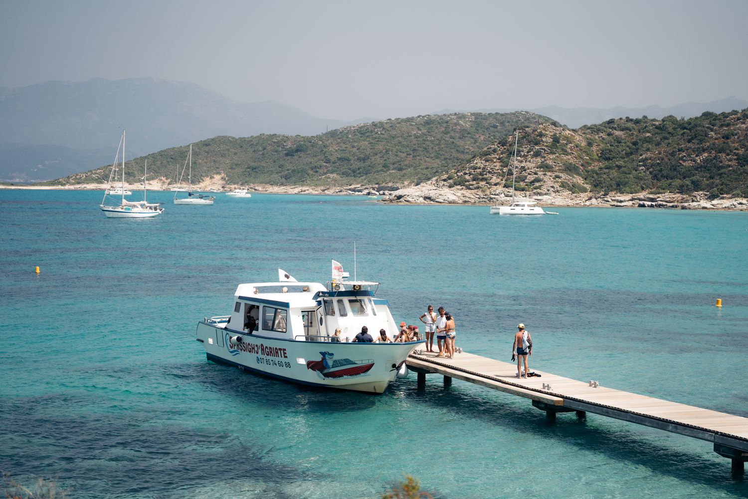 navette bateau plage du lotu devant le ponton