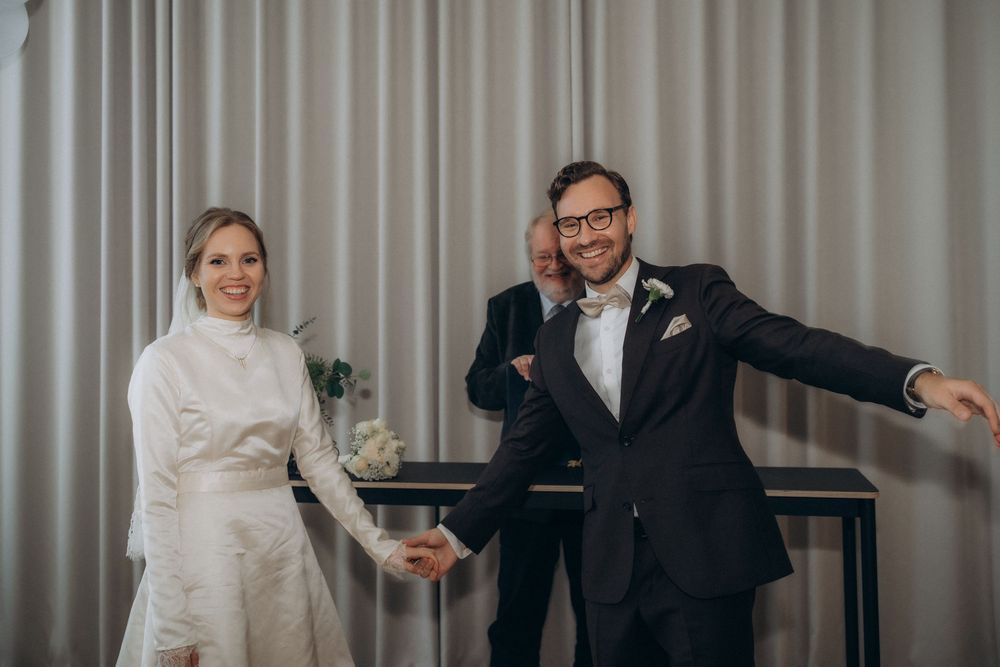 Vastavihitty hääpari Helsingin maistraatissa