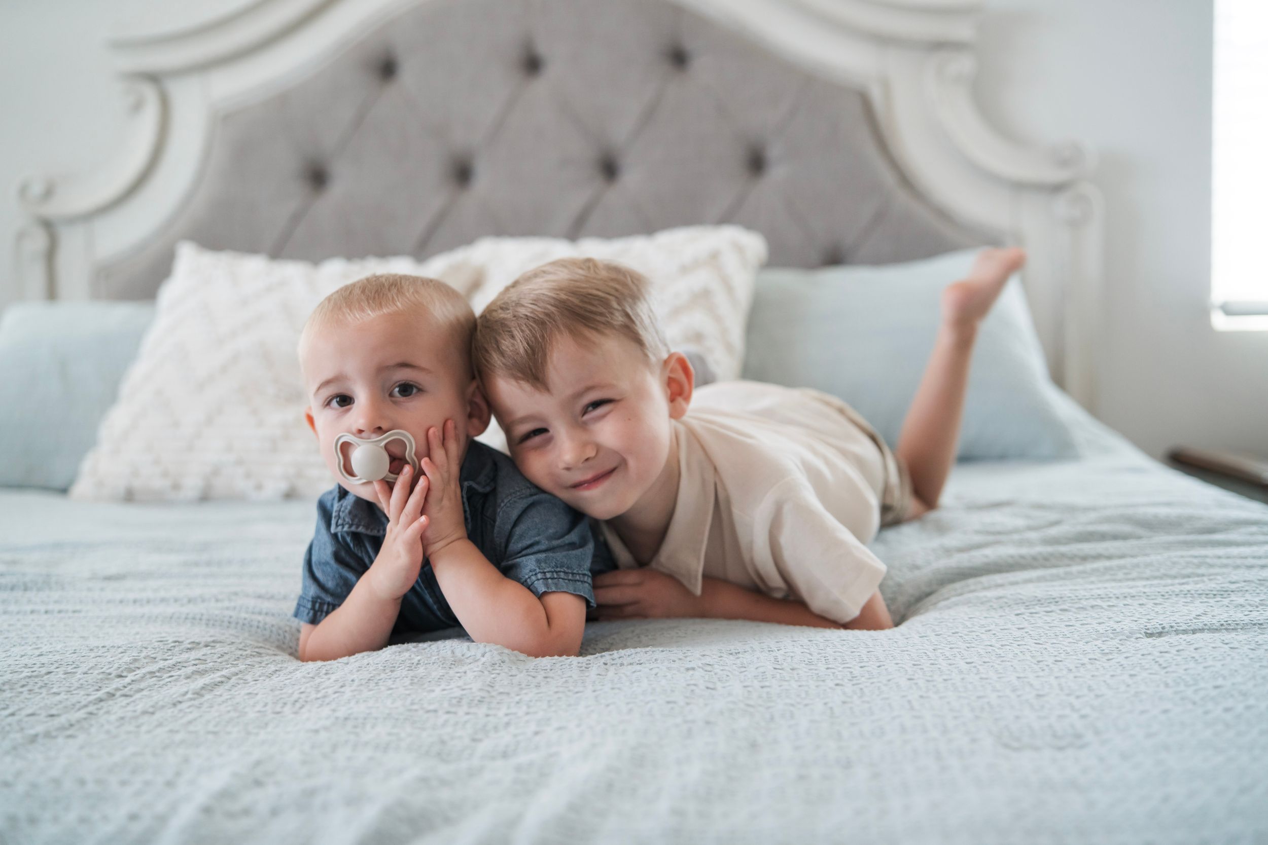 Vacaville based photographer captures new big brothers for a photo shoot