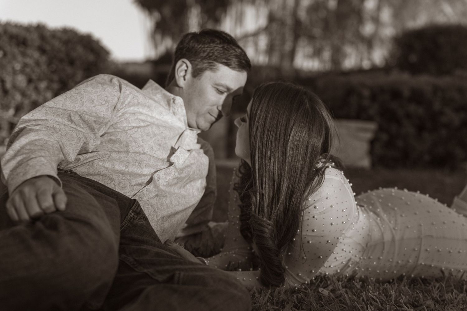 Romantic black and white photo series of couple sharing tender moments outdoors.