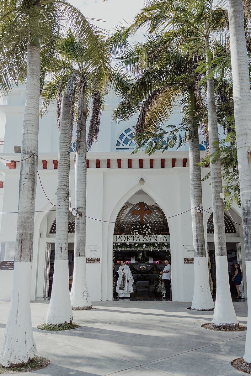 Bride and groom outside Parroquia de Nuestra Señora de Guadalupe, destination wedding Playa del Carmen.
