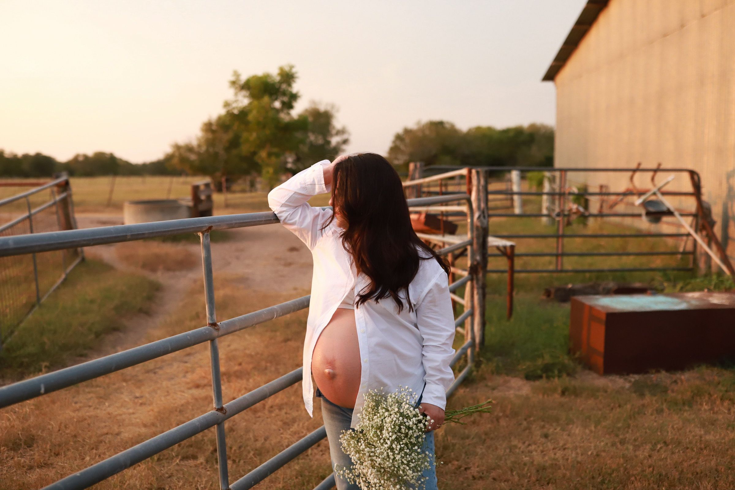 Maternity session in outdoor setting