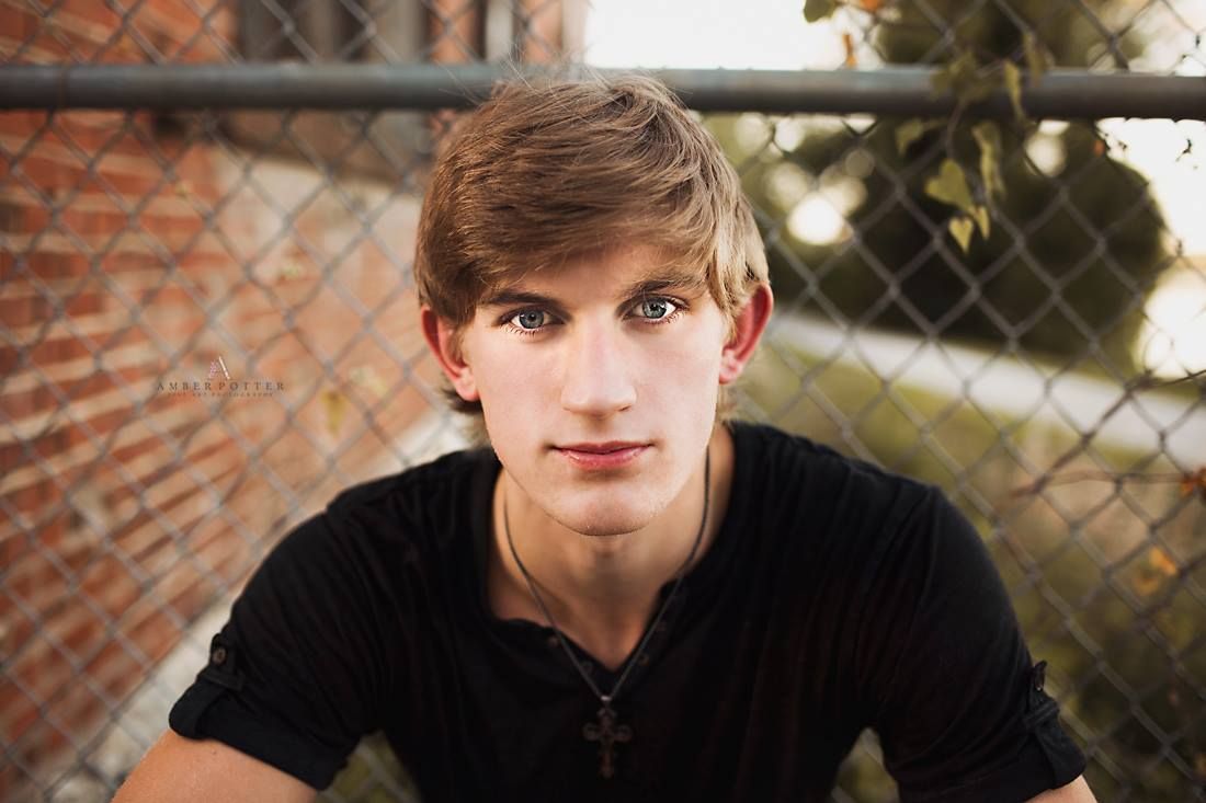 High school senior posing confidently in downtown Springfield MO – senior portraits.