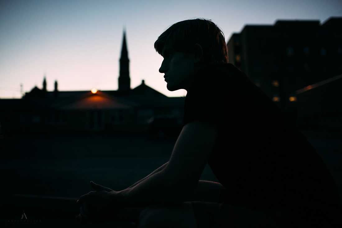 Outdoor senior photo at sunset – Springfield Missouri photographer.