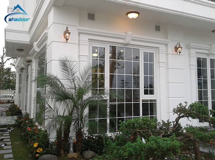 Mẫu cửa kính khung nhôm cường lực nhà biệt thự do Ahadoor lắp đặt trọn gói tại Hà Nội