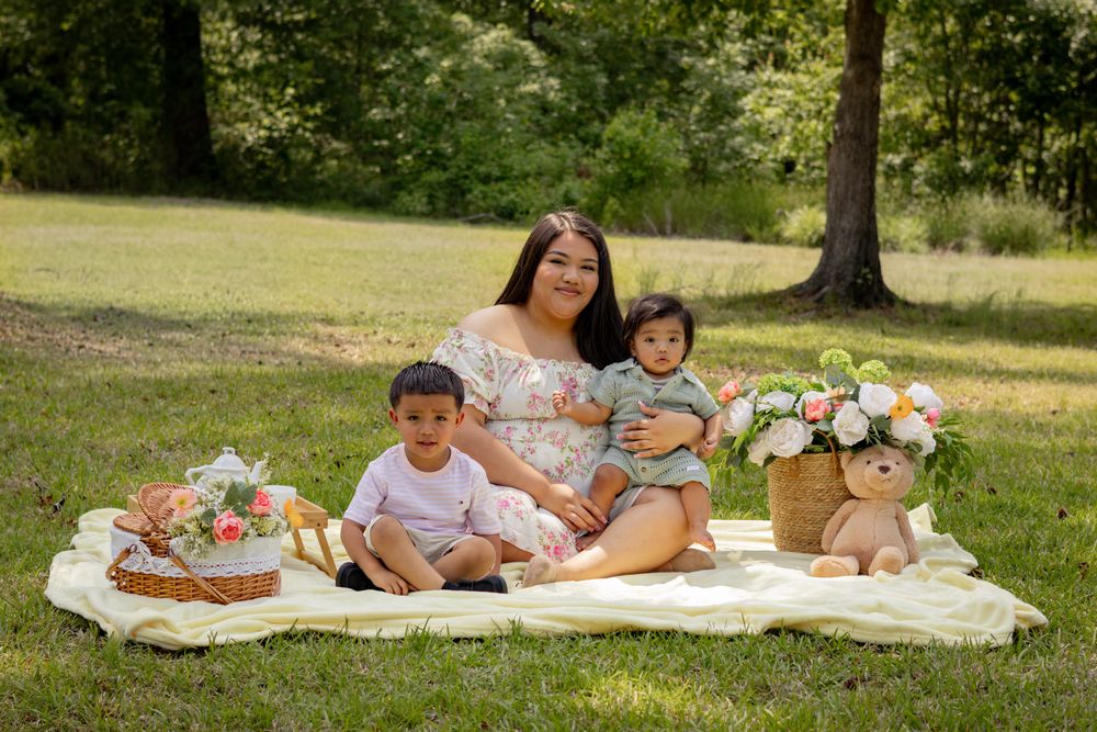 Eastern North Carolina Portrait Photographer specializing in solos, families, milestones, and mini sessions with true-to-life color.