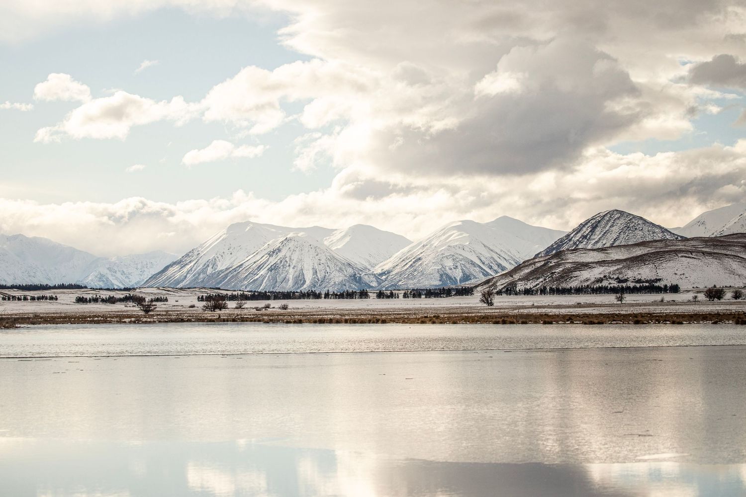 maori-lakes-ashburton-gorge-winter-scenery-snowy-mountain-range-whisky-creek.jpg