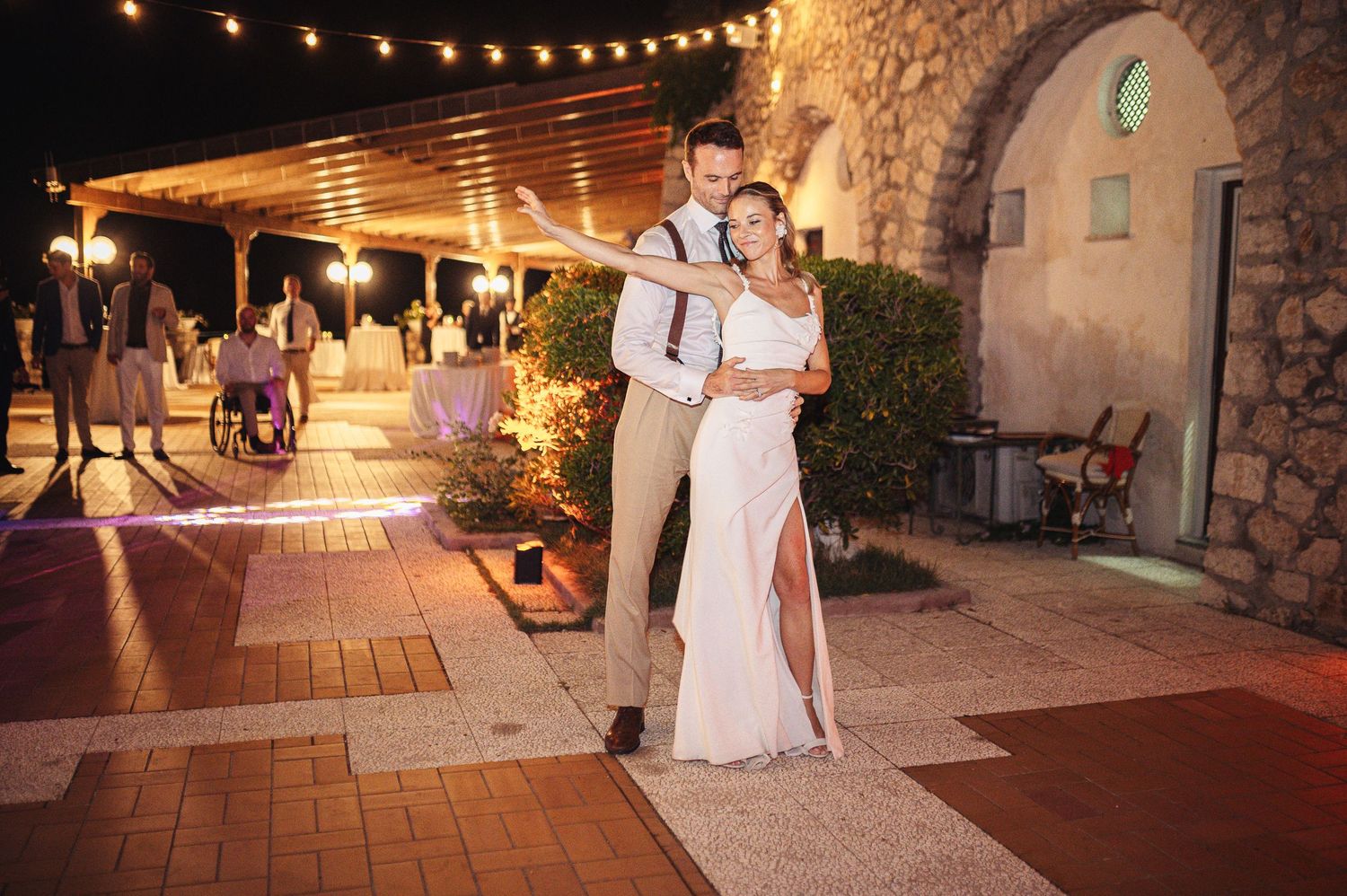 Ballo degli sposi al ristorante affacciati sul mare a Capri