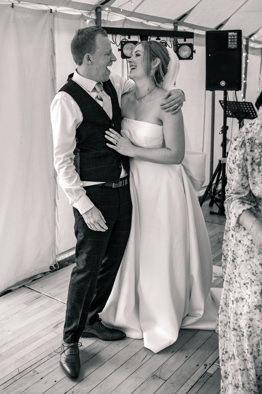 SUFFOLK WEDDING PHOTOGRAPHY - MARQUEE GARDEN WEDDING SUFFOLK