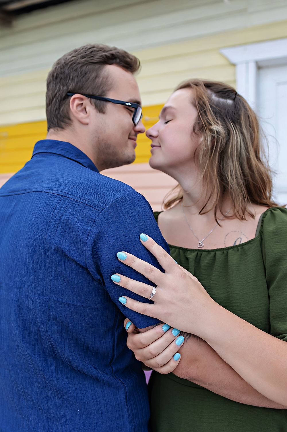 Progressive sequence of a romantic couple kissing while wearing casual attire against a bright background.