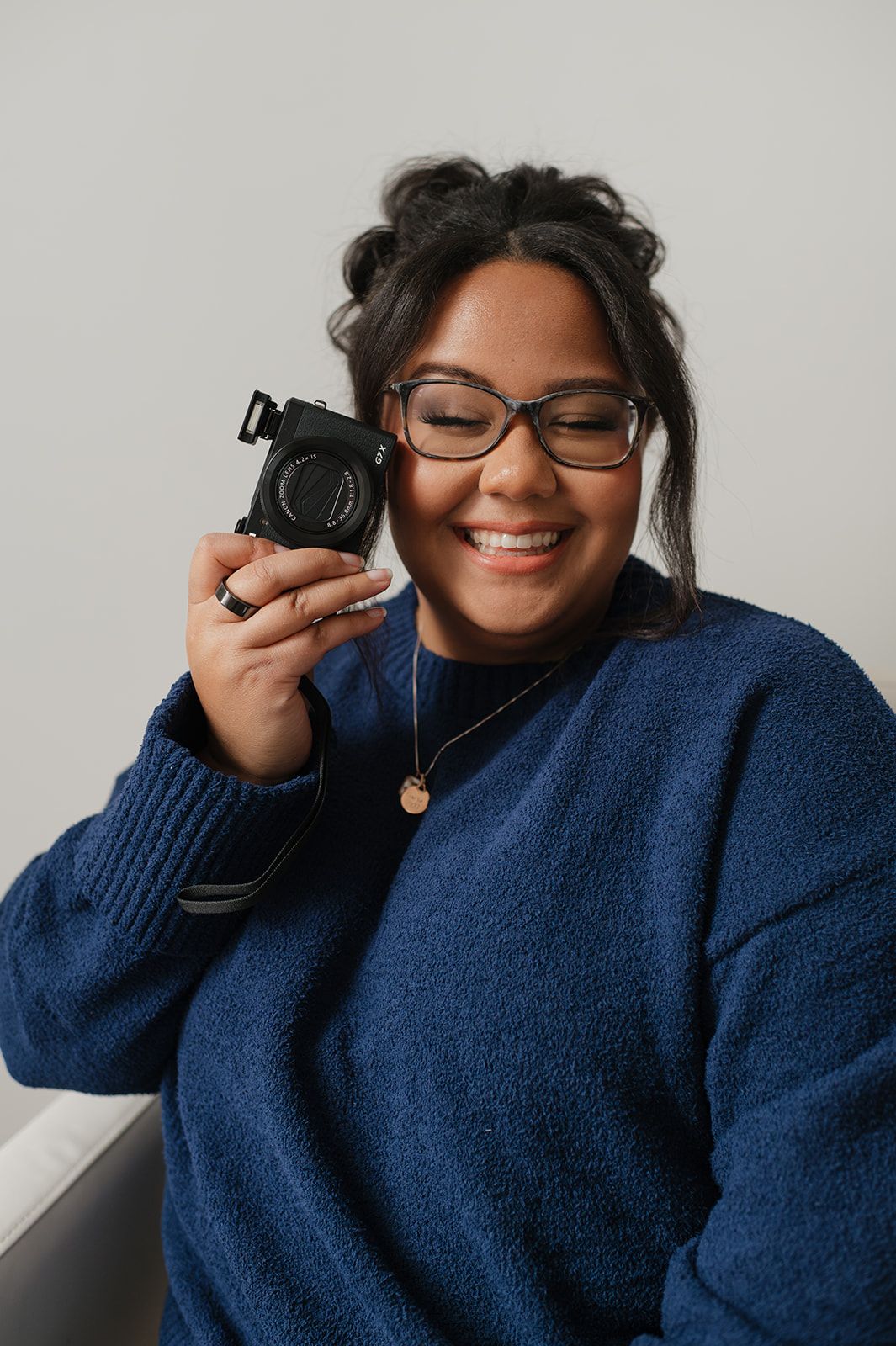 Emma Sventek, using her camera to offer social media management and content creating for female entrepreneurs and wedding professionals