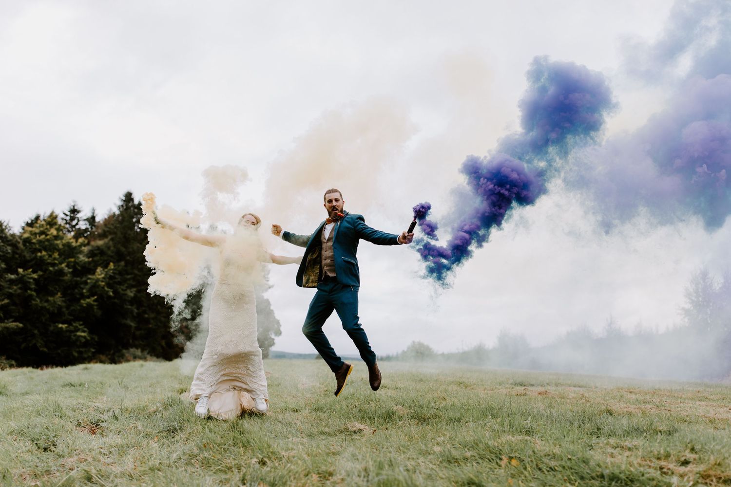 Smoke on wedding with colour