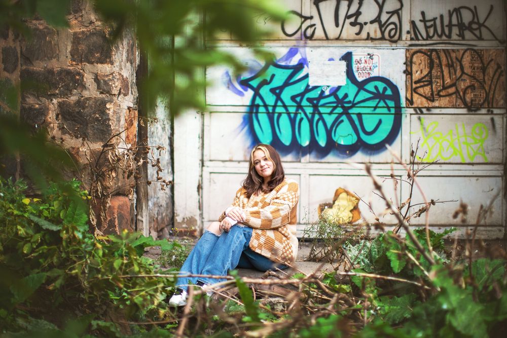 Senior photos with city backdrop in downtown Duluth