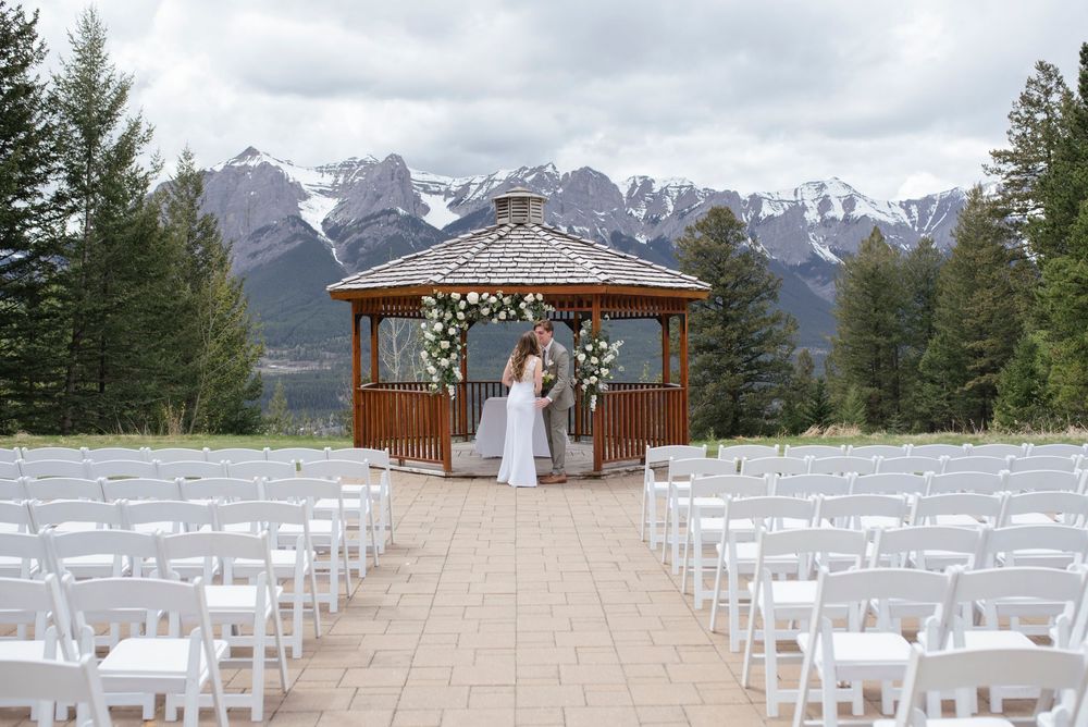 Silvertip Resort Canmore Wedding
Canmore Wedding Photographer
