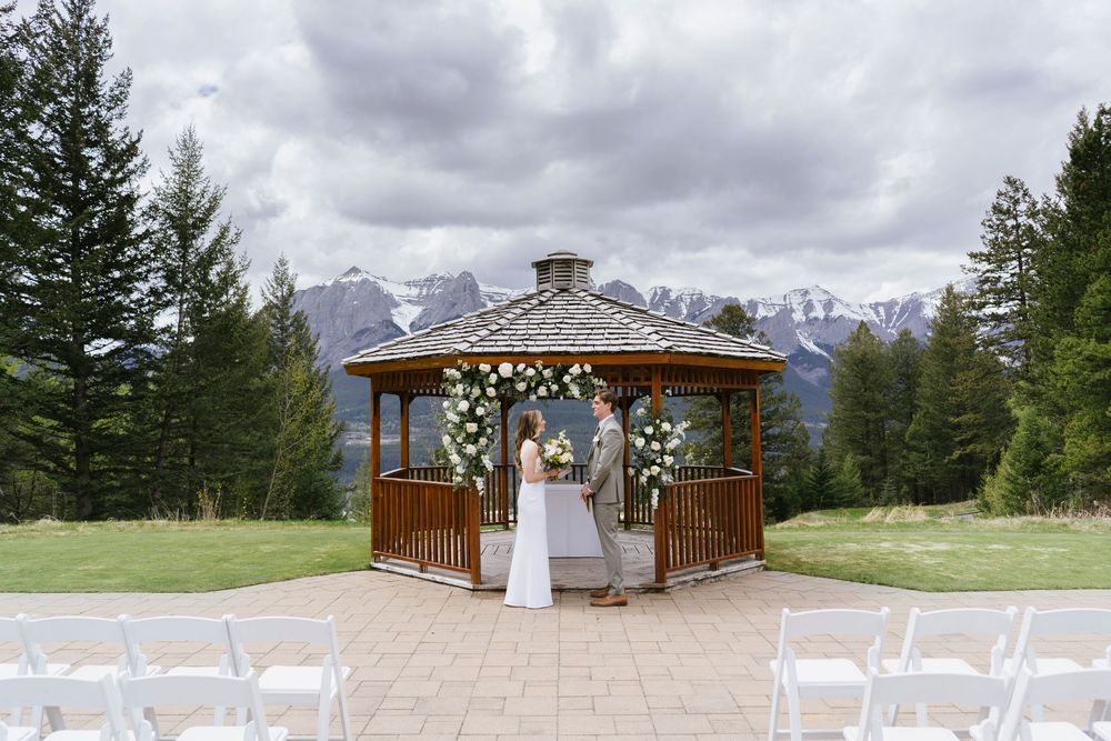 Silvertip Resort Canmore Wedding
Canmore Wedding Photographer