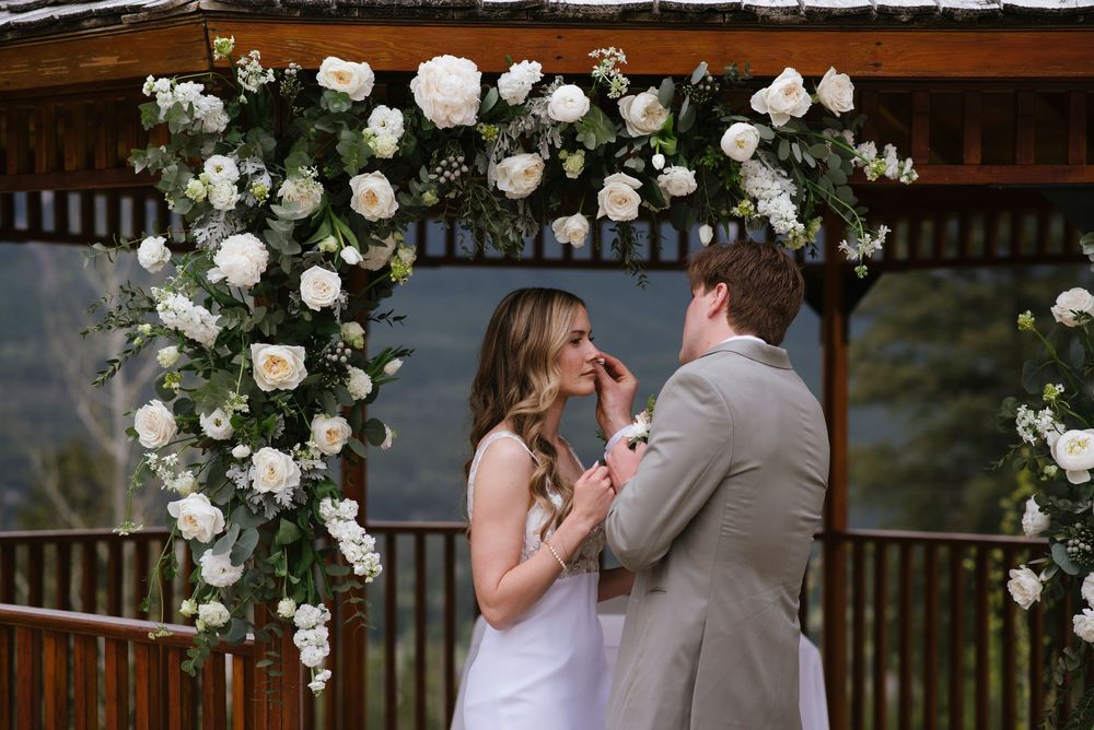 Silvertip Resort Canmore Wedding
Canmore Wedding Photographer
