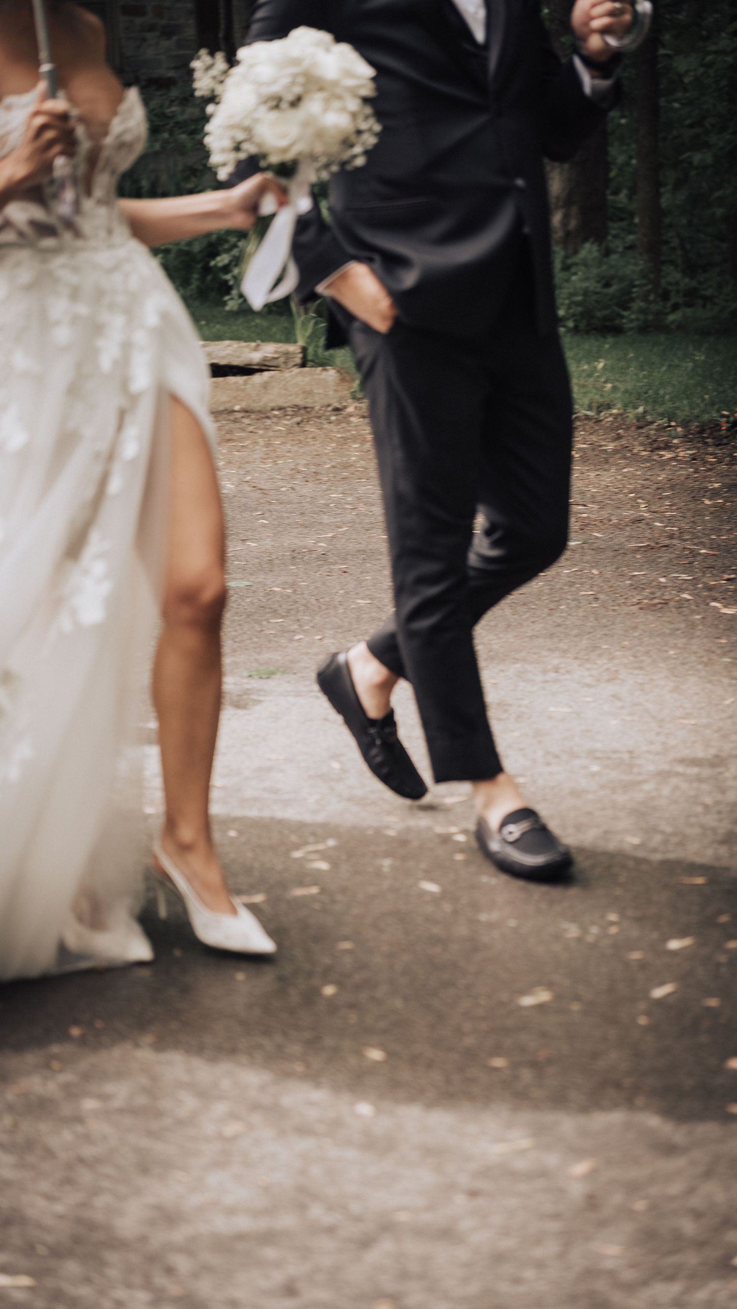 Artistic wedding videographers in Quebec City, editorial aesthetic, smooth movements and deep emotions.