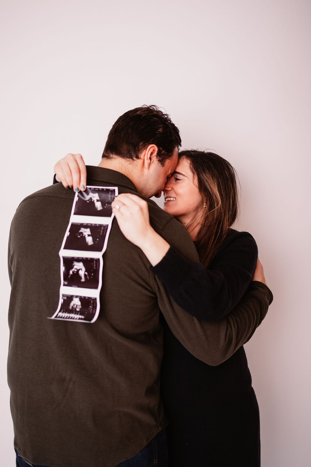 Pregnancy announcement photographer located in Davison Michigan