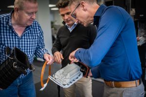 werkmannen in actie op een Deens bedrijf Alcodon