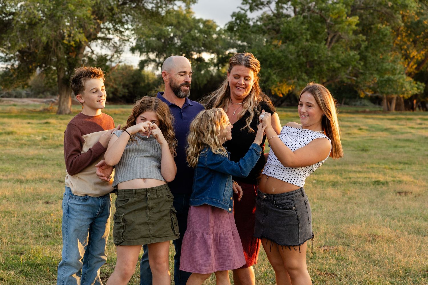 St. George family photography photographs of 6 3 girls 1 boy laughing with each other being silly