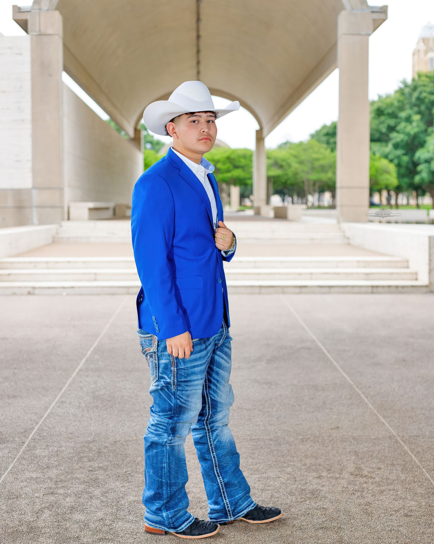 Dallas photography and video for Quinceañeros
 - R & R Marcelo DFW