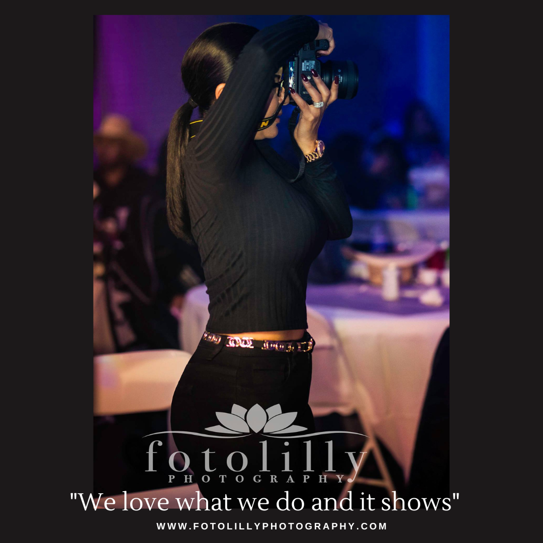 Sesión de fotos de quinceañera en Dallas–Fort Worth con vestido elegante, luz natural y dirección profesional por Fotolilly Photography.