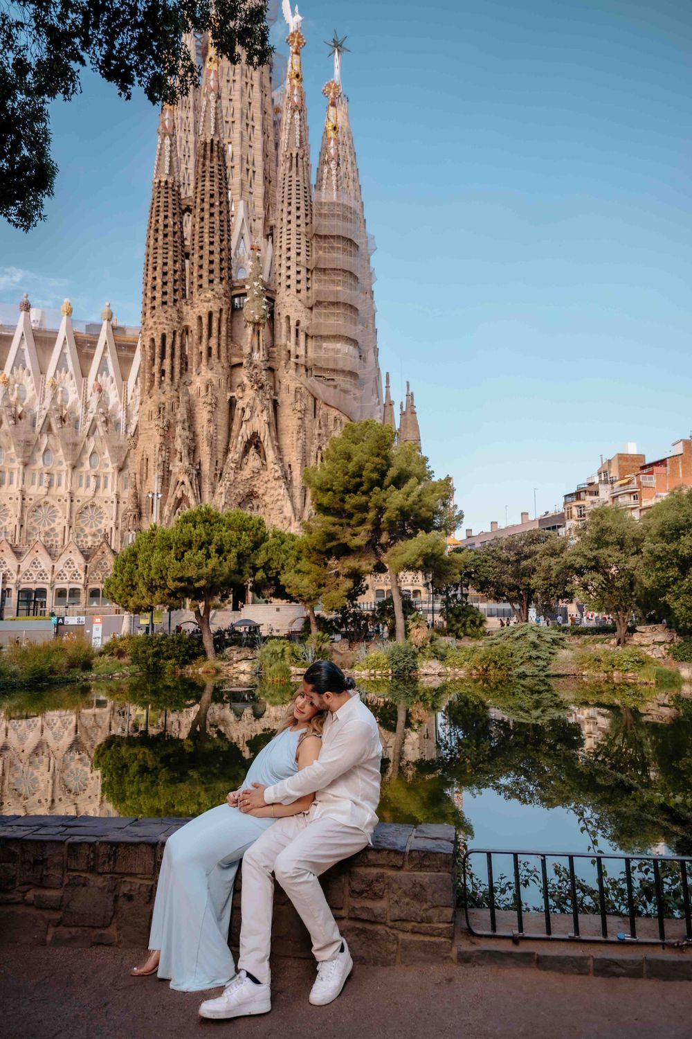 Morning light maternity session Sagrada Familia
