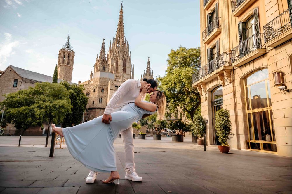 Elegant maternity photos Palau de la Música