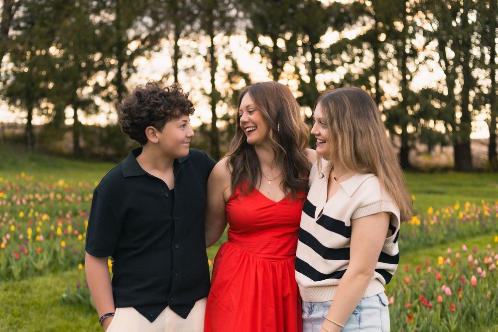 madison wi family photographer four acres flowers tulips outdoors nature golden hour colorful vivid mom and teenage kids deforest waunakee