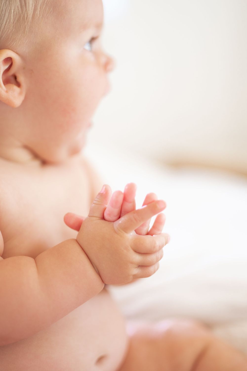Baby billede, sydfynsk fotograf, hjemme i vante omgivelser. Familie fotografering