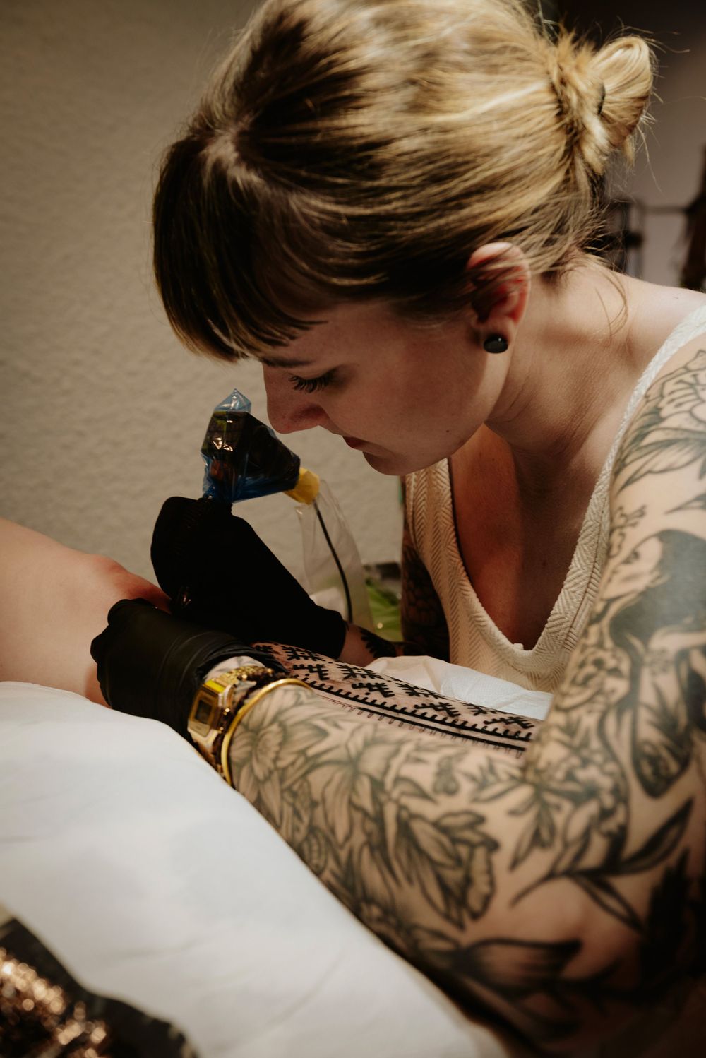lifestyle fotograaf, tattoo fotograaf, fotograaf tallinn, tattoo elustiil, fotosessioon,