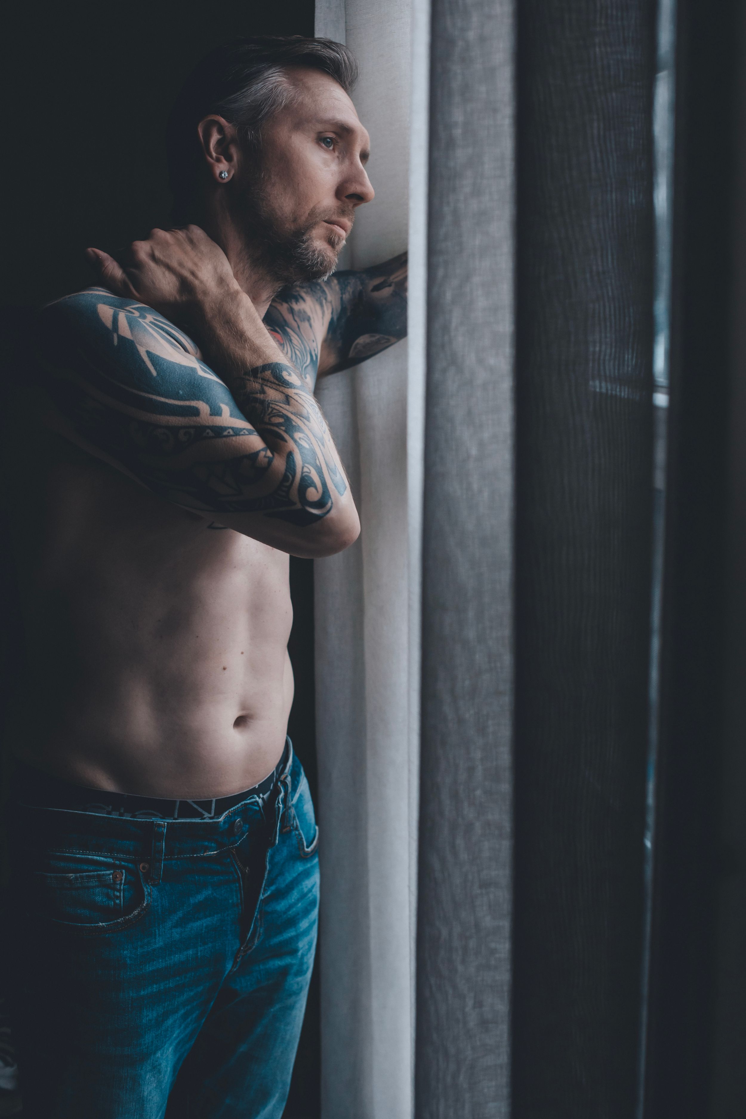 male boudoir, fine art portrait, lifestyle portrait, body positivity, tattoos