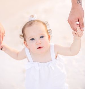 Sea Glass Photography of Navarre, Florida offers stunning lifestyle candids and traditional family portraits in Navarre Beach, Florida.