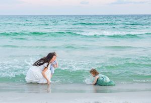 Sea Glass Photography of Navarre, Florida offers stunning lifestyle candids and traditional family portraits in Navarre Beach, Florida.