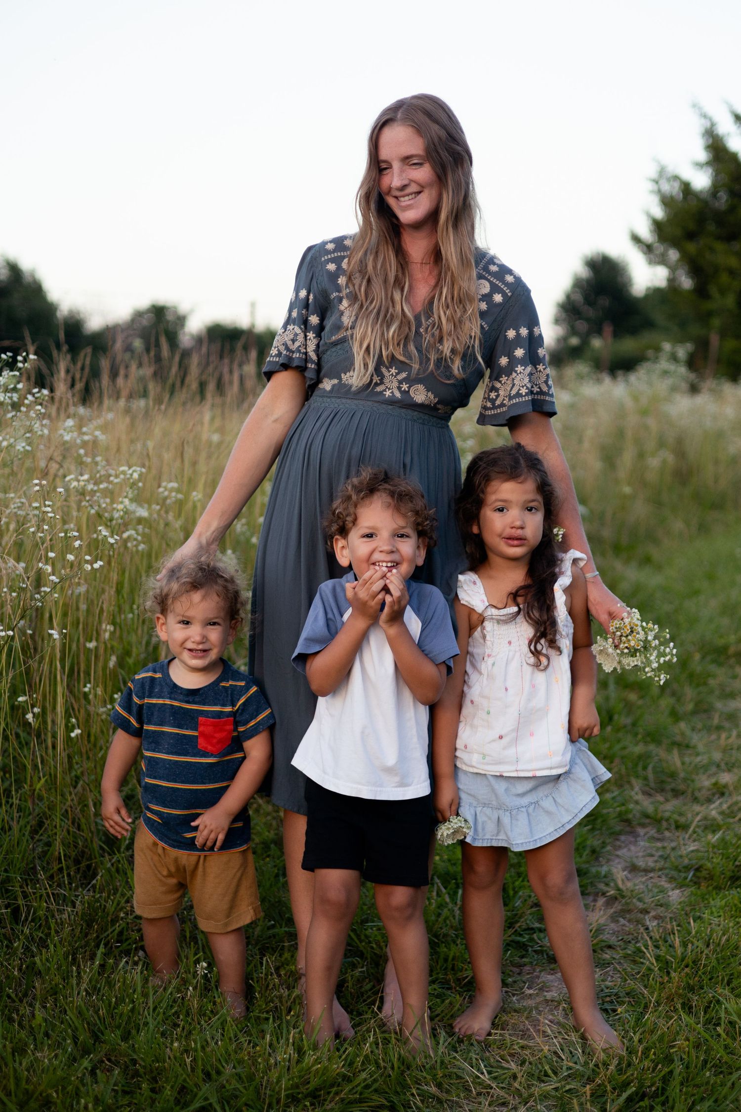 springfield mo maternity photographer, family photos, field of flowers